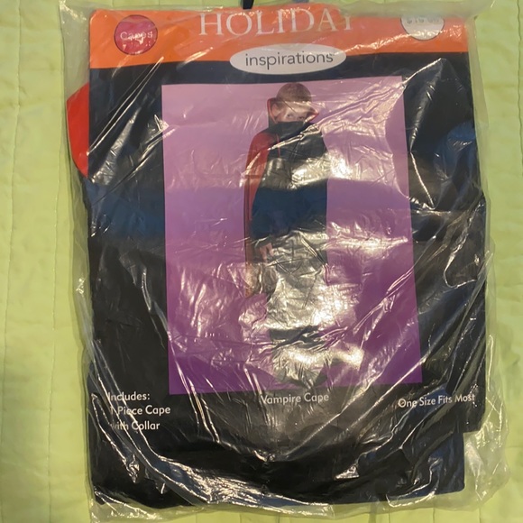 Kids vampire Cape nwot Halloween - Picture 2 of 3
